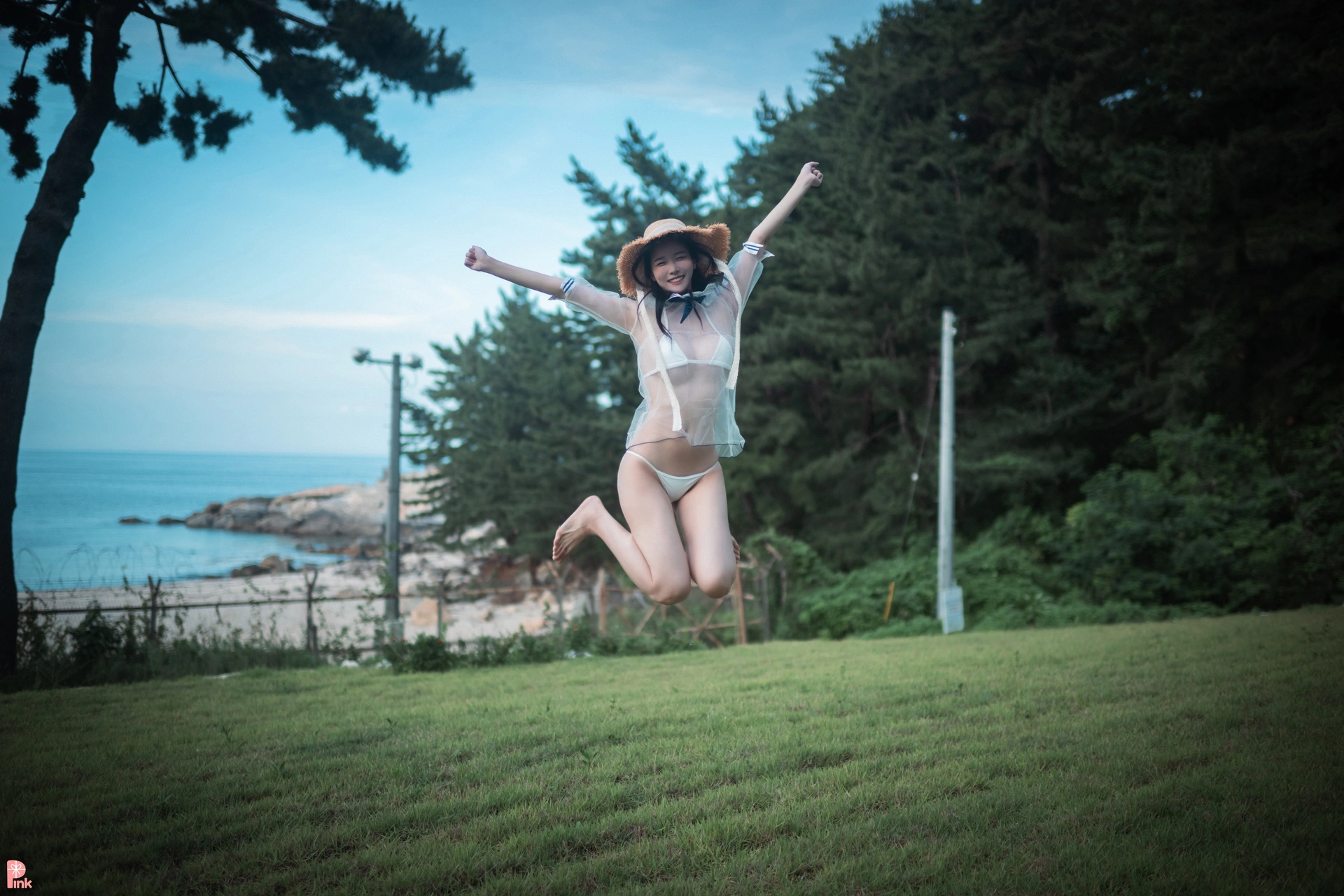 031.PINK- Lee Ahrin - Bikini Day 1